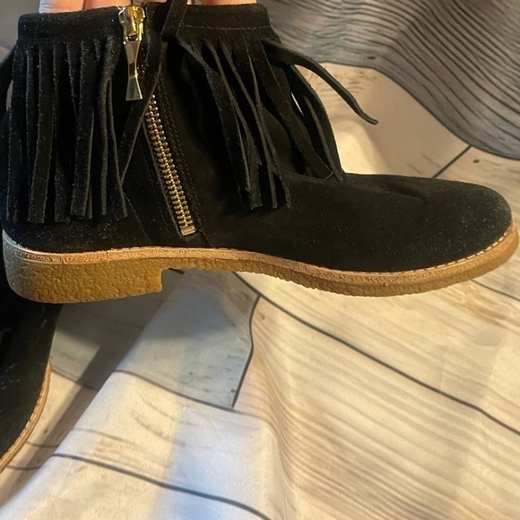 Kate ♠️ Spade Black Tassel Chelsea Ankle Boots ♠️EUC♠️ - Picture 8 of 9